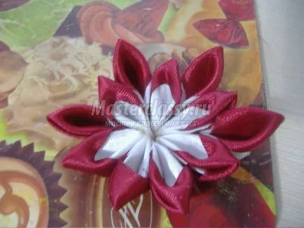 Bezel в kanzashi техника