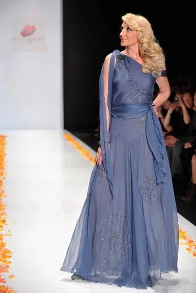 Dress Kristiny Orbakayte tükrözi az elegáns stílus, a divat 2017-2018