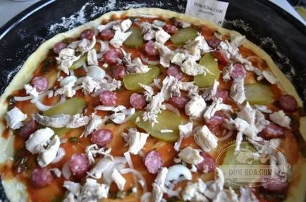 Pizza cu carne de pui si muraturi, cu un pas cu pas reteta fotografii