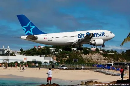 Beach, ahol repülőgépek repülnek, szórakoztató portál a feje fölött