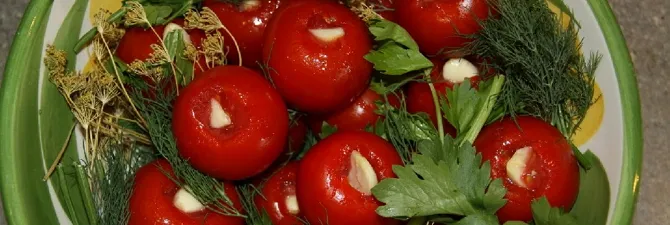 Tomate și usturoi în timpul iernii - rețete delicioase umplutura film