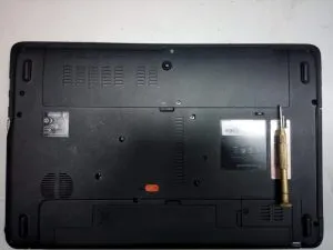 Reparare laptop packard Bell EASYNOTE ts11 - curățarea prafului, înlocuind pasta termică, repararea corpului și