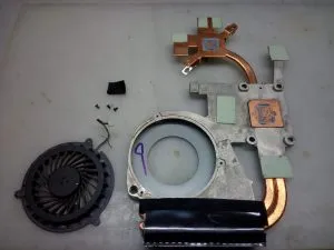 Reparare laptop packard Bell EASYNOTE ts11 - curățarea prafului, înlocuind pasta termică, repararea corpului și