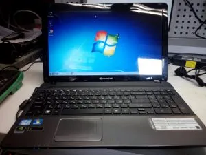 Reparare laptop packard Bell EASYNOTE ts11 - curățarea prafului, înlocuind pasta termică, repararea corpului și