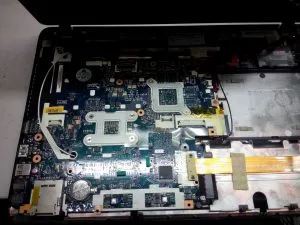 Лаптоп ремонт PACKARD BELL EASYNOTE TS11 - почистване на прах, на мястото на термична паста, ремонта и тялото