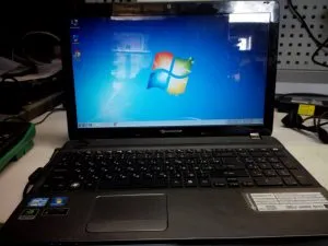 Reparare laptop packard Bell EASYNOTE ts11 - curățarea prafului, înlocuind pasta termică, repararea corpului și