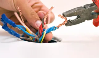 Усукване проводници (PUE, капачки СИЗ, снимки, видео)