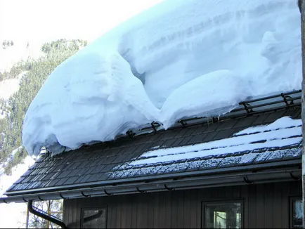 Сняг спирка на покрива установи себе си