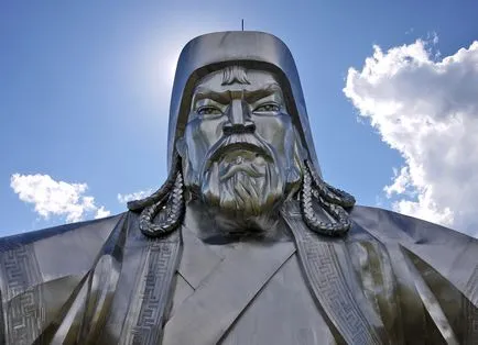 Genghis Khan lovas szobra, Mongólia, online magazin - turizmus és egzotikus
