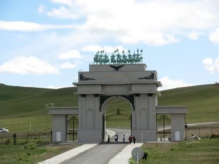 Genghis Khan lovas szobra, Mongólia, online magazin - turizmus és egzotikus