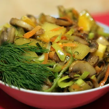 Friss gombát burgonya receptek Multivarki, sütő és grillezett gombát egy serpenyőben