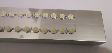 lampă cu LED-uri cu mâinile