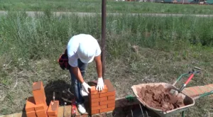 Hány fel a pólusok a kerítés és a távolság számítás tégla