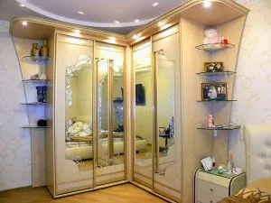 Corner csúszó szekrény a hálószobában, fotók a legnépszerűbb és ajánlások