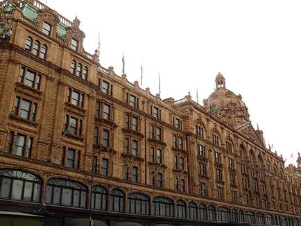 Универсални магазини световните Harrods в Лондон