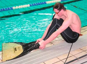 Alegerea inotatoare de a practica în piscina