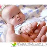 Студени ръце при бебетата - Каква е причината и какво да направя