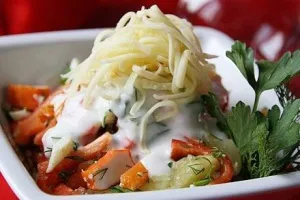 12 delicioase retete de salata cu bastoane crab