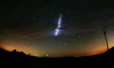 Mi történik, ha a nemzetközi űrállomás szembe kell néznie egy meteorit (12 fotó)