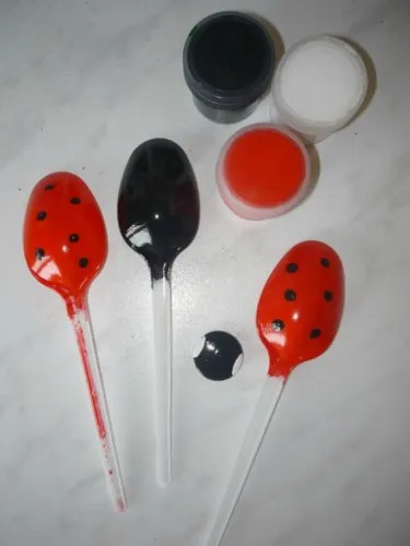 Ladybugs от пластмаса лъжици