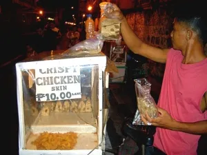 Chicharon примамка (хрупкави пилешки кожа) - чипс, пилешки кожа в филипински - рецепти от domovesta