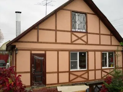 Фасада на къщата в стила на половината от дърво къщи със собствените си ръце снимка