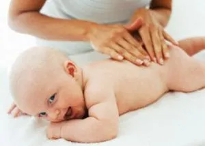 A testmozgás és a masszázs újszülöttek és a csecsemők