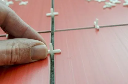 Как да се плочки на пода с ръце (видео урок)