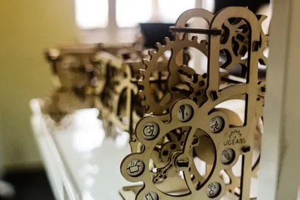 Като стартиране ugears създава дървена механизми-3d пъзел