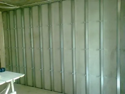 Рамка за гипсокартон стена или изграждане на щайга за стената