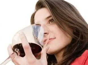 Червеното вино по време на бременност може да бъде в състояние да се пие чаша вино по време на бременност, увреждане, противопоказания