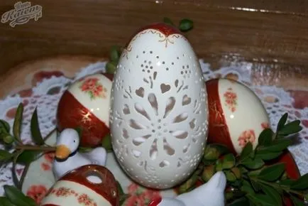 Anya Anya, hogyan díszítik a húsvéti tojások segítségével decoupage