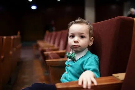 Kis színpad bemutatni a gyermeket a színházban