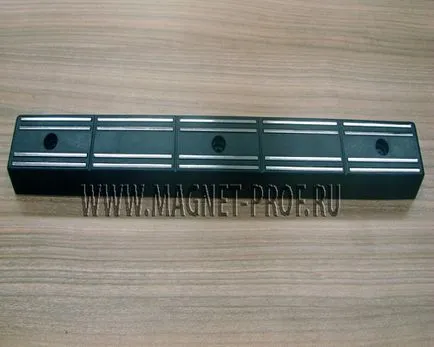 Suport magnetic pentru cutite