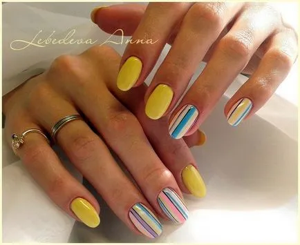 Fashion Nails csíkos fotó, szép manikűr csíkos ötletek köröm design csíkos