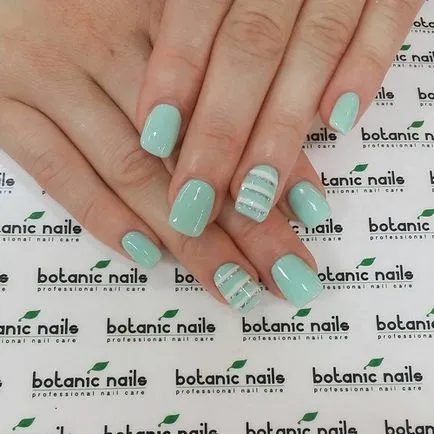 Fashion Nails csíkos fotó, szép manikűr csíkos ötletek köröm design csíkos