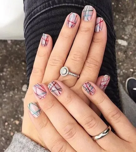 Fashion Nails csíkos fotó, szép manikűr csíkos ötletek köröm design csíkos