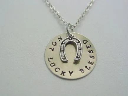 Charm Horseshoe kezük