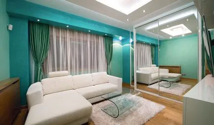 Tervezés türkiz nappali, függöny, tapéta és kinyitható türkiz árnyalat a belső