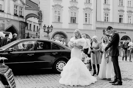 Őszi esküvő a régi városháza, a fotós Prágában