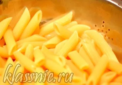 Penne tészta paradicsom, spenót és tejföl, nagy vegetáriánus receptek