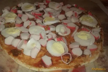 Pizza cu bastoane de crab si reteta de ou cu o fotografie