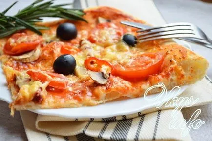 Pizza gombával, sajttal, paradicsommal, kolbász receptje