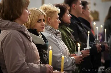 Miért a katolikus templomok hívek ülő és álló, az ortodox