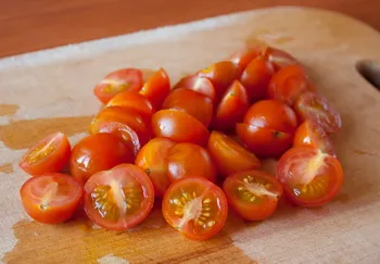 Basturma салата и чери домати - домашно приготвени рецепти с стъпка по стъпка снимки!