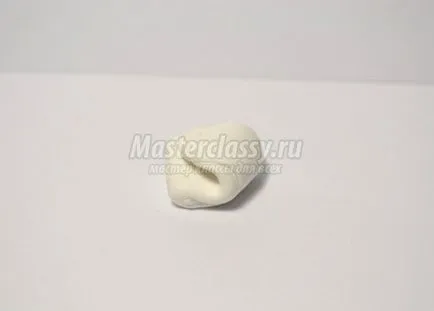 Fülbevaló készült polimer agyag kikeményedett