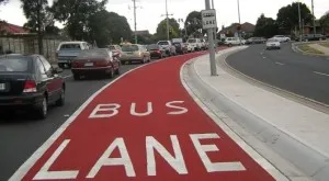 Pedeapsa pentru o bandă de autobuz în 2017, atunci când este posibil să se utilizeze o bandă dedicată