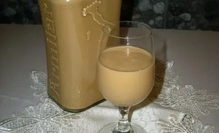 Crema lichior „Baileys“ rețetă la domiciliu, lichior de băut și modul în care aceasta