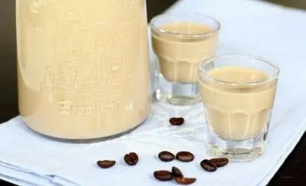 Crema lichior „Baileys“ rețetă la domiciliu, lichior de băut și modul în care aceasta