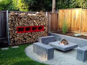 Hozzon létre egy hely egy barbecue a területen, ami egy gyönyörű kertben